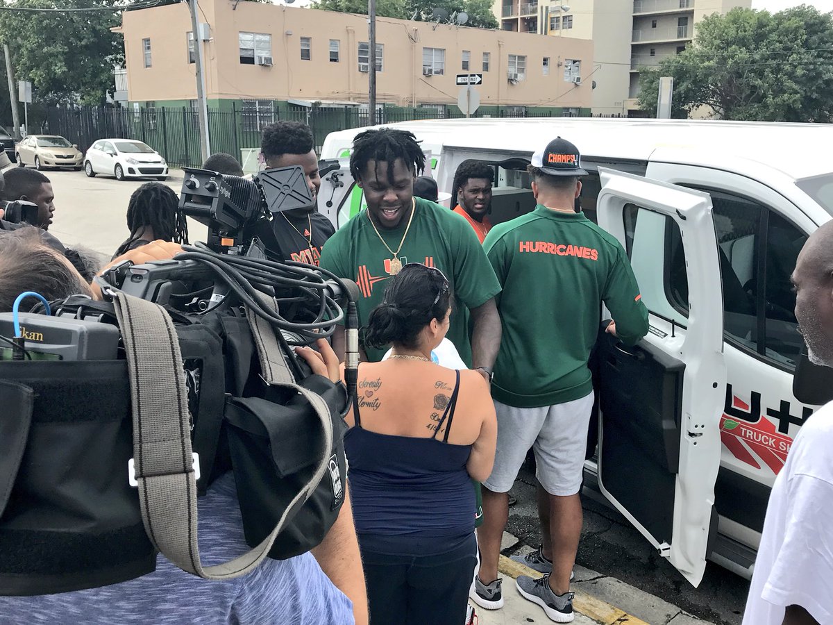 CanesFootball's tweet photo. Led by Demetrius Jackson, through his non-profit Young Men of Tomorrow, several Canes delivered turkeys in Overtown today. https://t.co/4o0MFZUdU6