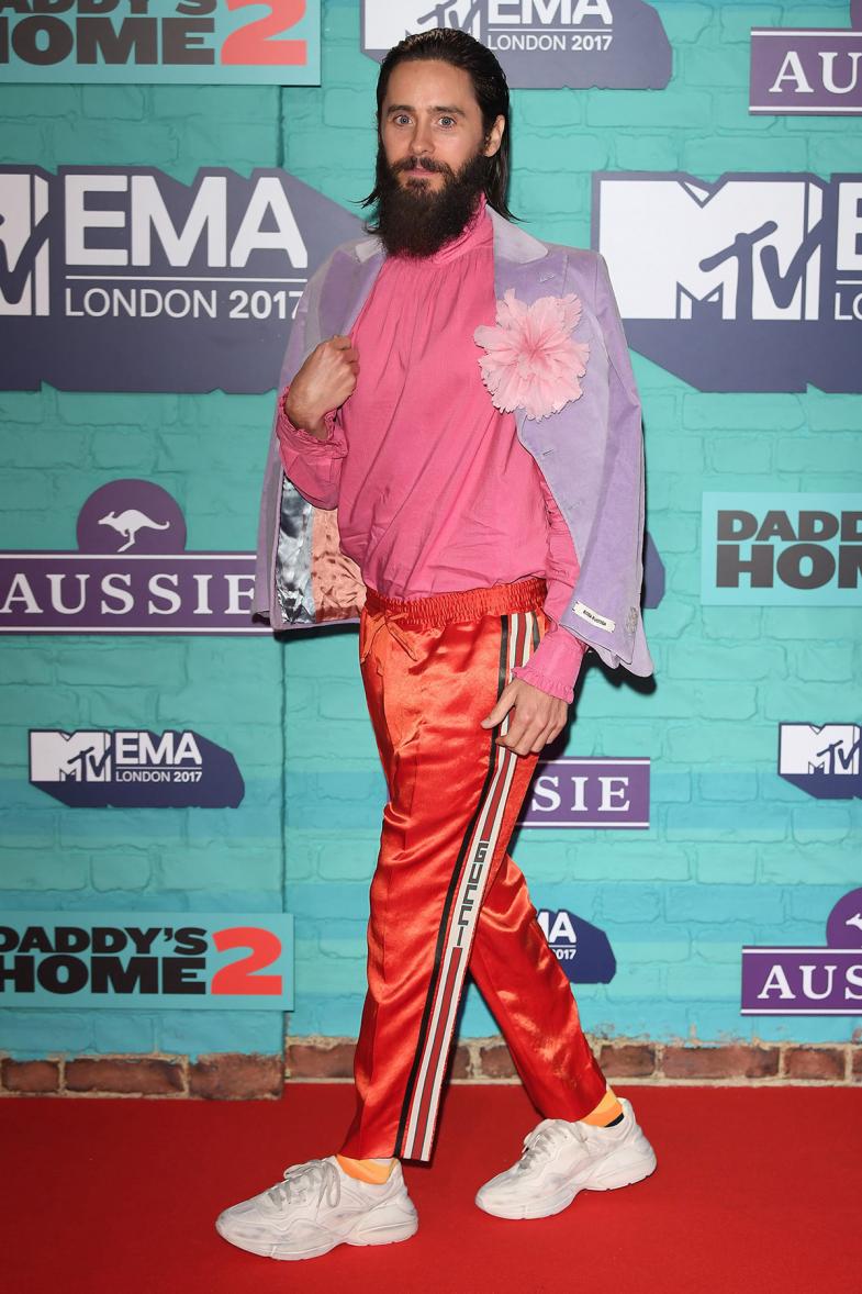 FTVColombia's tweet photo. #FTvVision los favoritos, los odiados y los más 'raros' looks de los @mtvema los tenemos aquí. #FashionTVColombia #Fashion https://t.co/86NZwD1Csp https://t.co/GzkTlkd75Y