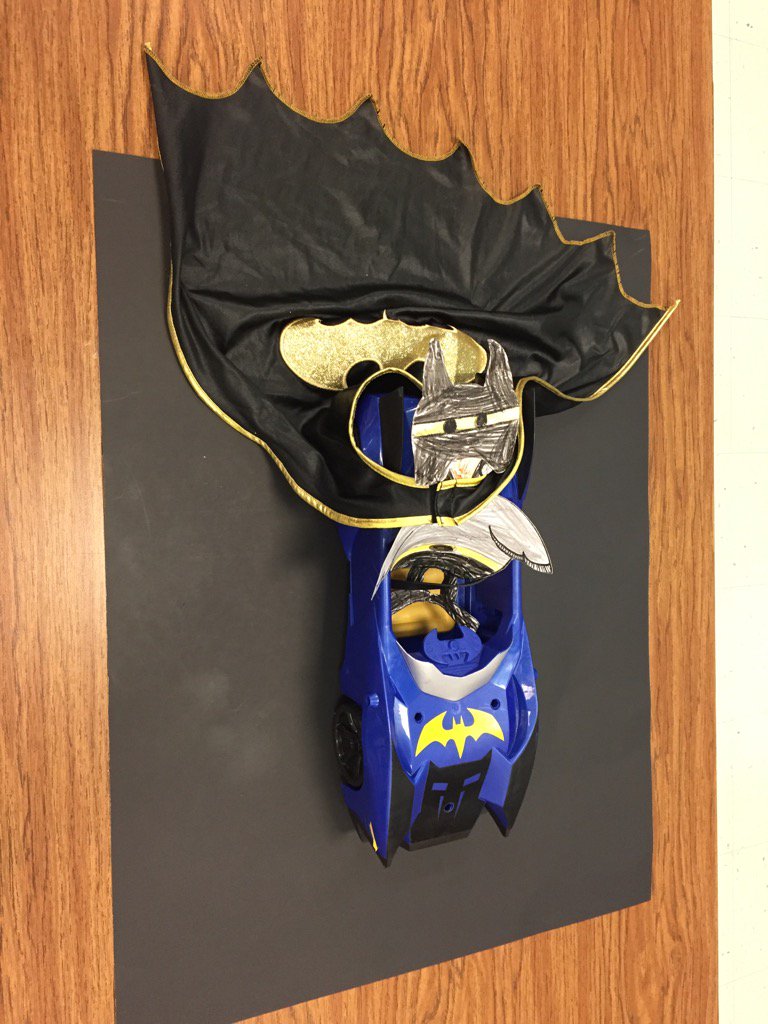 Stlaurentau's tweet photo. Disguise the turkey for kindergarten classes! Do you see the turkey? @RockbrookES @LewisvilleISD https://t.co/xdNBK5RIMB