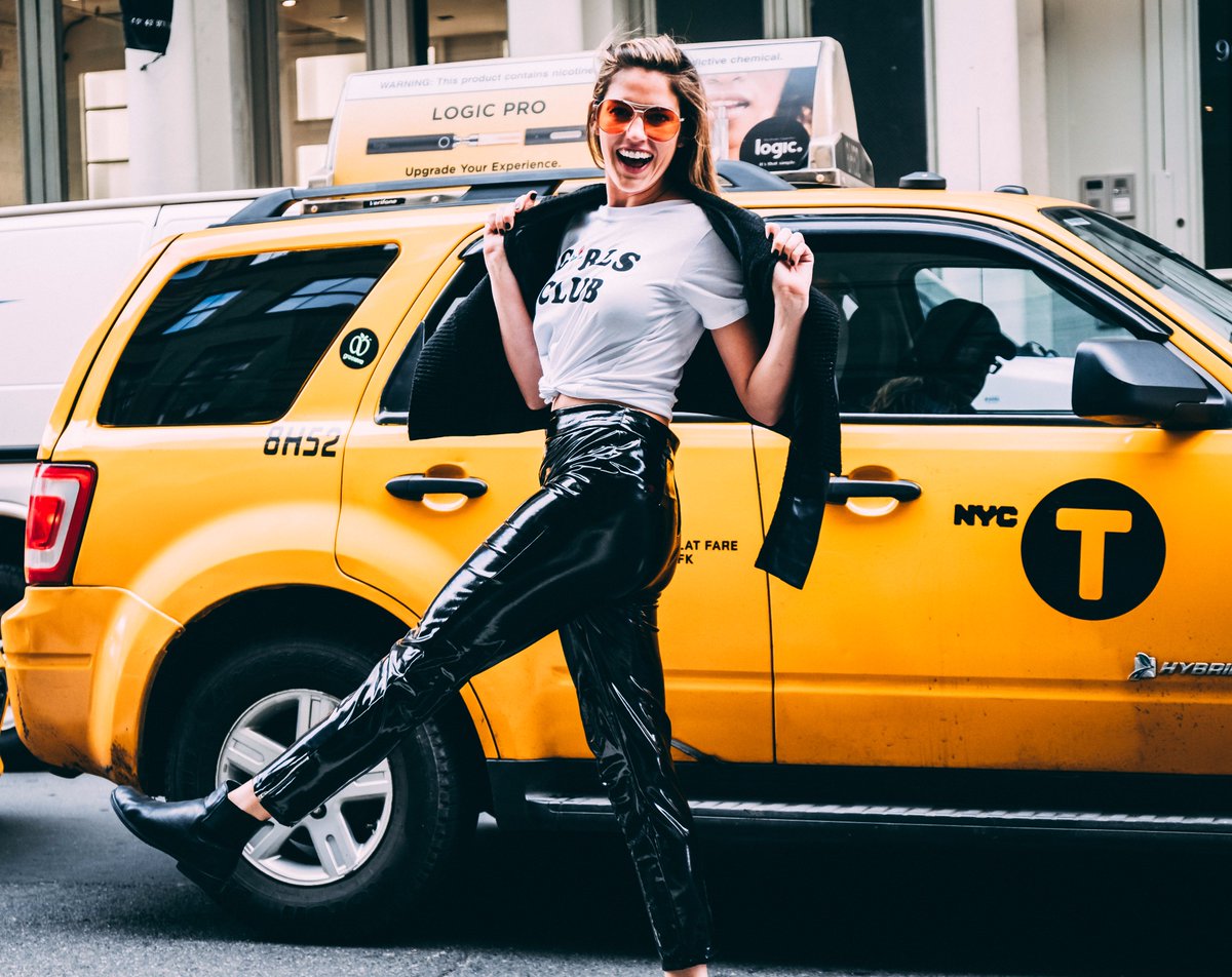 brickandportal's tweet photo. Everything you need to know about faux fur and faux leather right now! https://t.co/zxrhdK2zGs #MondayMotivation #fashion #Trendsetter #brickandportal #app #buildyourlook #fur #leather #fauxpas https://t.co/buOyf5DeRk