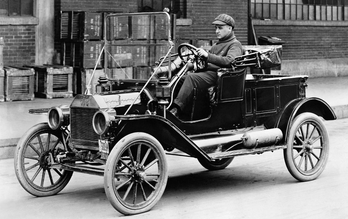 edriveauto's tweet image. How much #CarTrivia do You know? Answers are at the bottom, but no cheating, now! :-) Comment below on how many you got right! #automobiletrivia #howmanycanyougetright RT to your friends and see who knows more about cars! #competitiontime bit.ly/2ibx1ZR