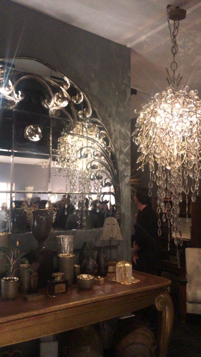 Collectrium's tweet image. Last day at @TheSalonNY Explore new designs and artworks. Collectrium help galleries stay organized and efficient, especially during the busy art fairs. Learn how: bit.ly/2mdAf3y #thesalonny #gallery #galleries #artfair #design #interior