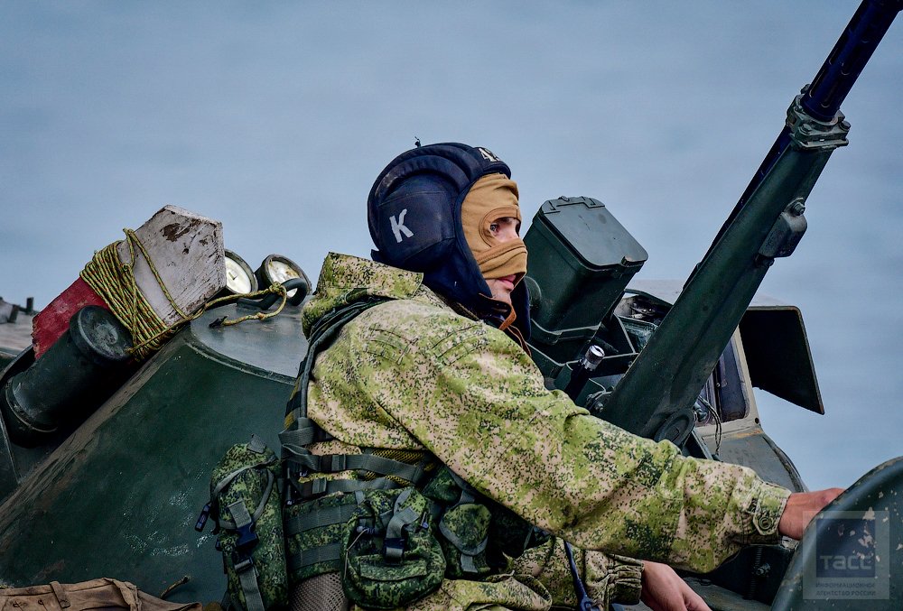 Russian_Defence's tweet photo. Another #INDRA2017 photo essay by Yuriy Smityuk. Images below: Pr.21820 Dyugon landing craft Ivan Kartsov & #Russia|n Naval Infantry at the Naval Assault Range Klerk,Pacific Fleet(TOF),VVO. https://t.co/X4fnAMrPQK https://t.co/l9iSAsujUc