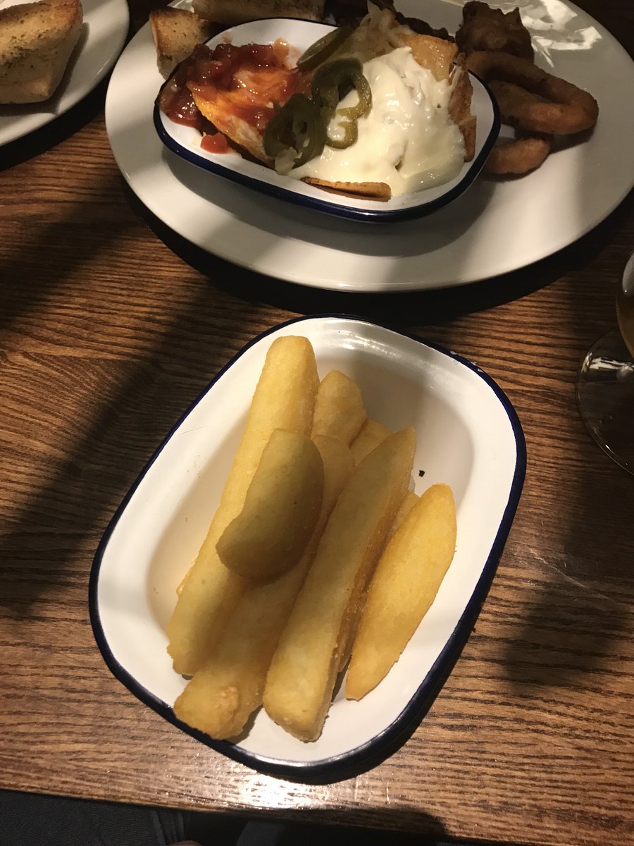 SamSetchfield's tweet photo. @greeneking ordered some food to share, with a portion of chips-8 chips for £2.39. 30p a chip?? Gotta be kidding me. All done on weight apparently? 🤔#notimpressed https://t.co/scBb71dCPO