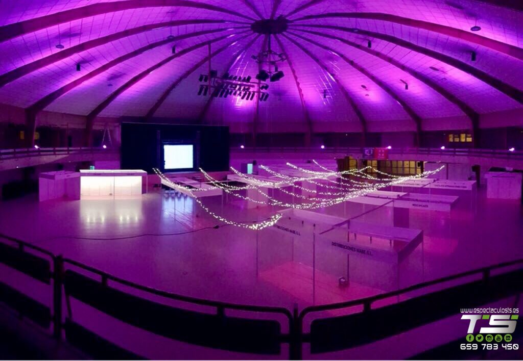 TSaudiovisuales's tweet photo. Guirnaladas y pantalla led Chococas Feria del Chocolate
a cargo de @espectaculosTS  #chococas #pantallaled #pantalla #iluminación #guirnaldas #espectaculosTS #produccionesTS https://t.co/1HA34vbPTU