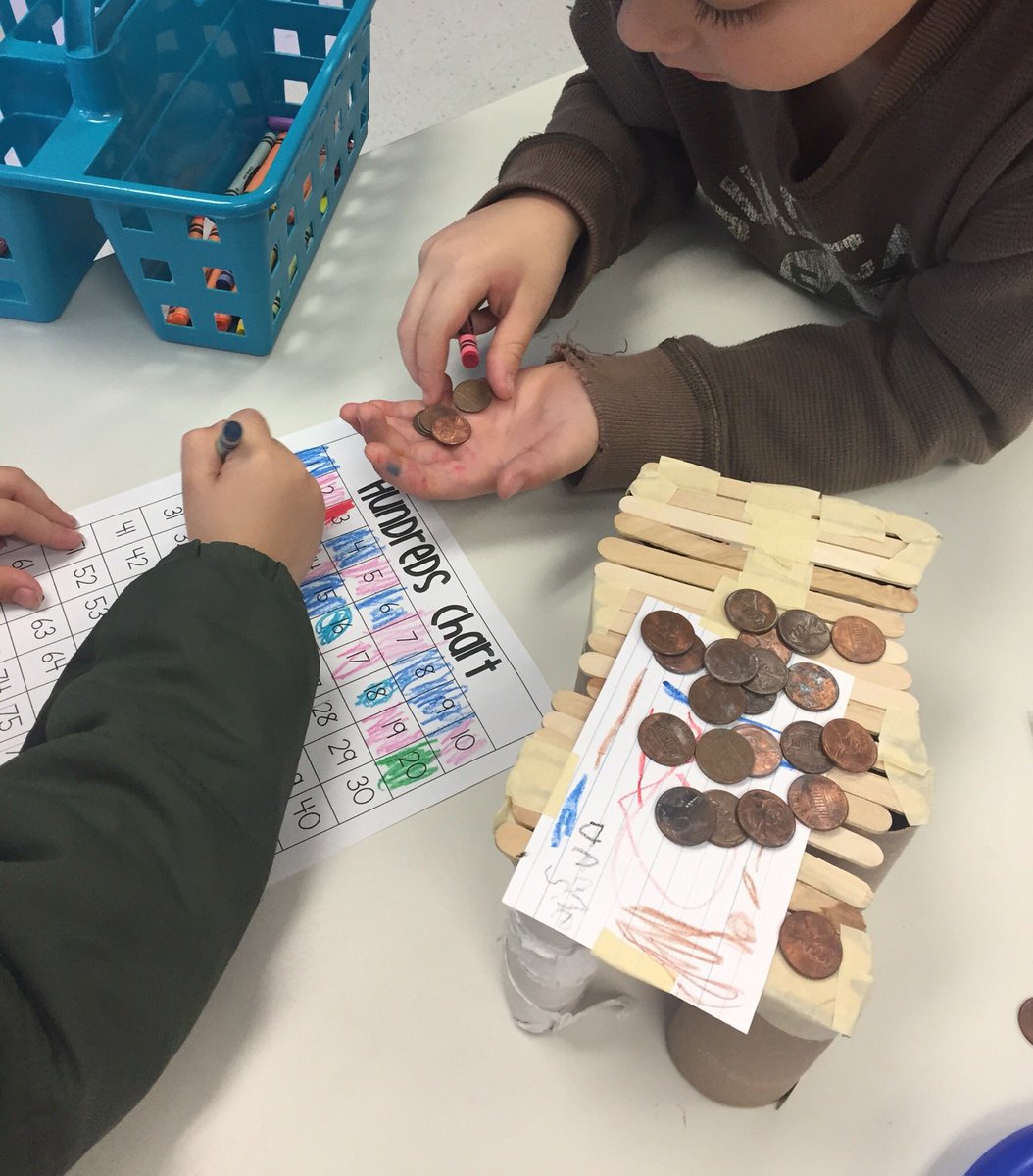 camey_stem's tweet photo. 1st grade testing Thanksgiving tables that seat 10 to see how many dishes it can hold. #engineeringdesignprocess #cameypride @Camey_ES https://t.co/LOBamOpJcn