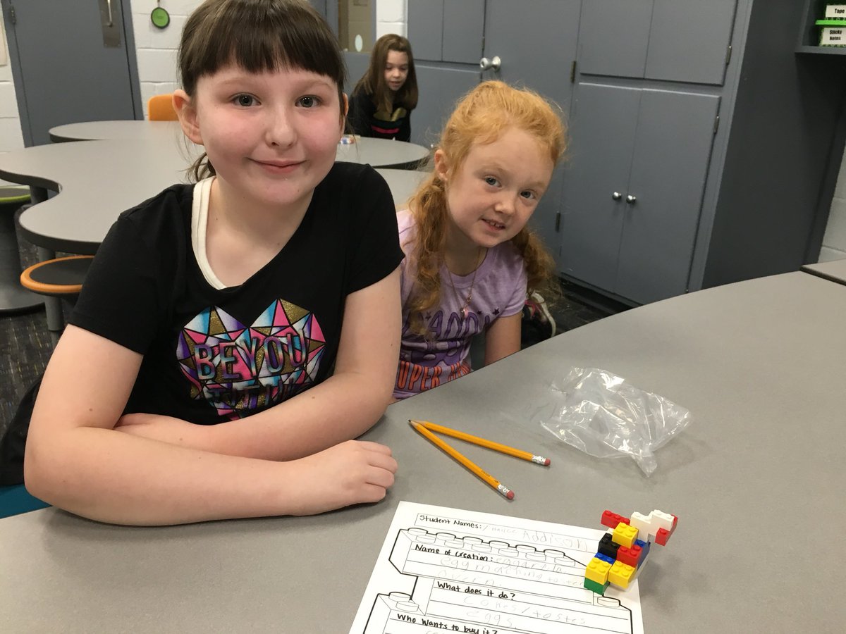 RipardMs's tweet photo. LEGO creations are pretty exciting! #engineersinthemaking #becreative #havefun #fullsteamahead 🚂 https://t.co/PENodlwWhF