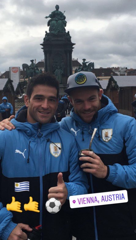 PadreBostero's tweet photo. Nicolas Lodeiro y Nahitan Nández, dos uruguayos que supieron silenciar El Monumental. https://t.co/iF3pYNbJKr