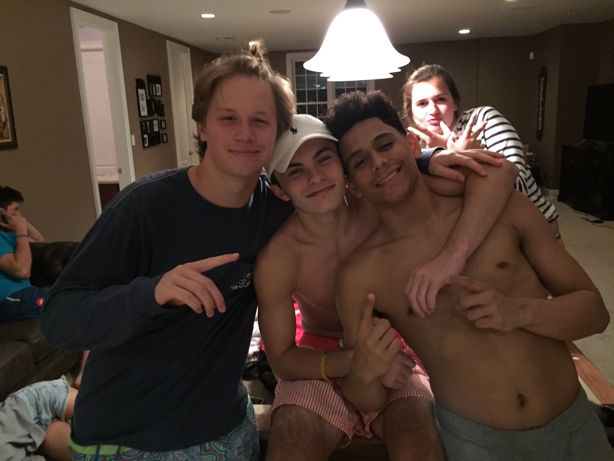 dfeightner83's tweet photo. Happy birthday one my best buds @luis_garcia1113 ❤️💯 already know it was a good one because I was with you ✊️ #yallfoul #thatdontmakesense #handshakeloading ... https://t.co/rpIKIFemd8