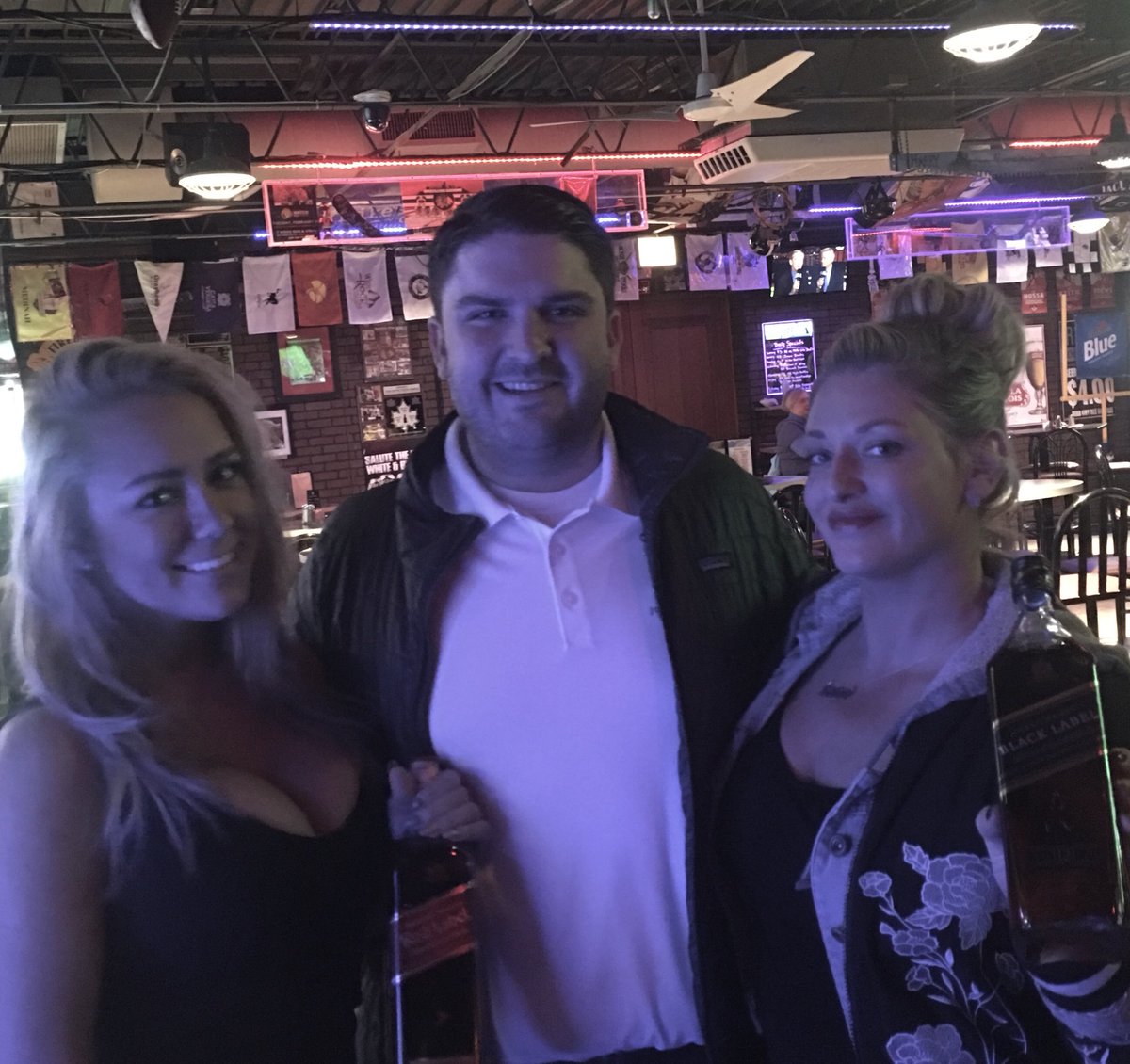 mcnabb_michael's tweet photo. I love scotch.  Scotchy, Scotch, Scotch.  #DiageoRep #JohnnieWalker #KeepWalkingChicago #CelebrateChicago #Scotch #Whisky https://t.co/lTdWR6fJFM