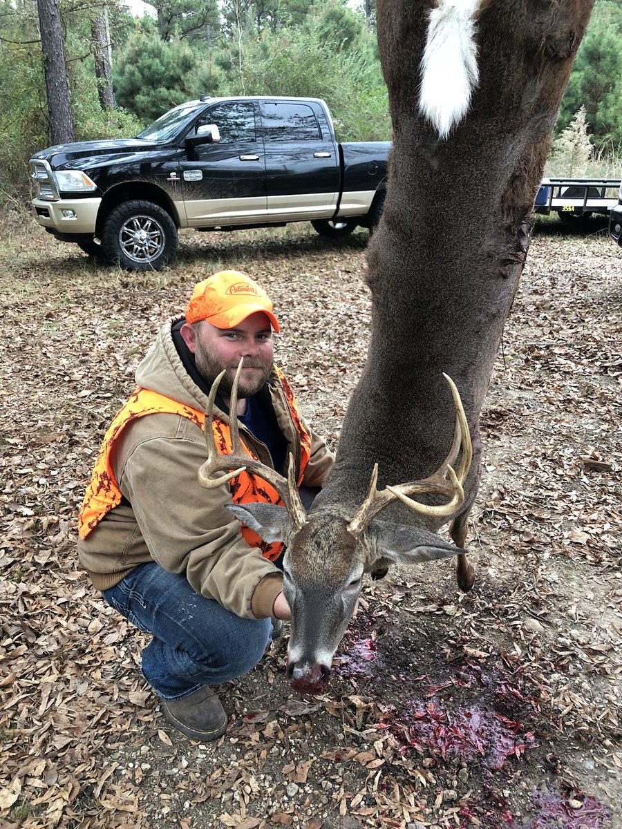bigstarrmoney's tweet photo. Not bad for a south Arkansas buck, #chasingdoes https://t.co/OGEZBIfa1I
