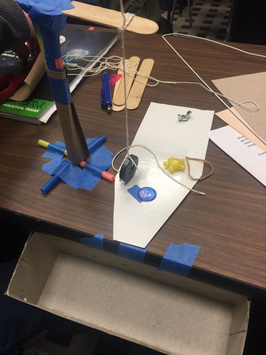 _annettemaxie's tweet photo. Engineering design challenge for 5th Grade science at #CAST2017. Can you guess the challenge? #SheldonSTEM https://t.co/D7Uw7pZiIZ