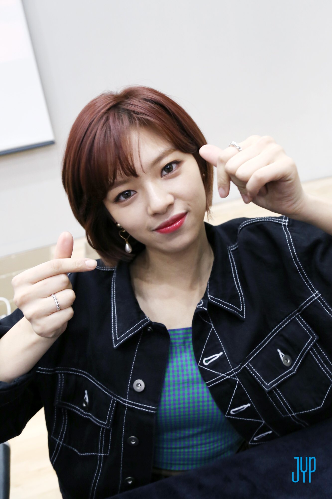 Twice Global En Twitter Pic Naver Starcast Update Twice Likey Fansigning Behind Cut Jeongyeon Twice 트와이스 T Co 36a1ek09rk T Co Eckvgy9jqx Twitter