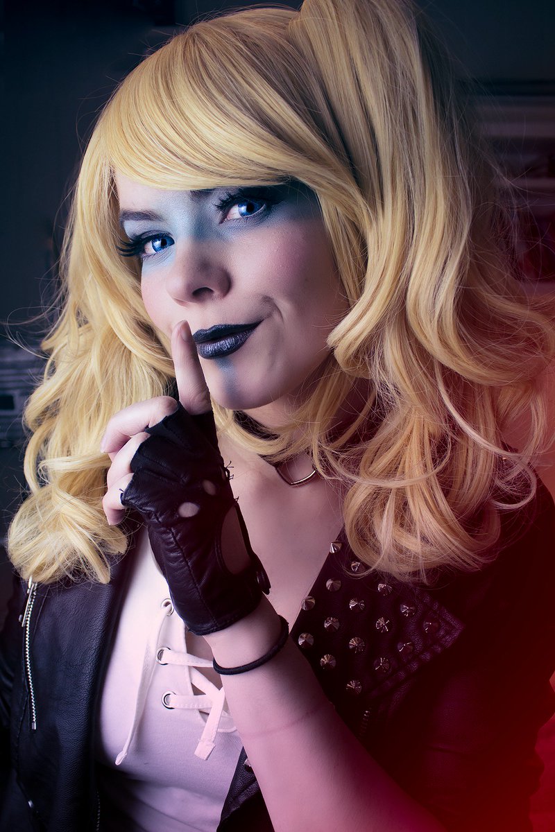 Ibelinn's tweet photo. We ready for #dccwinter! Gonna be hanging out with @NorthernStar87 and @JFHCosplay 🙌☺️
My edit makes it look like a particular lady but it's something else 😜 https://t.co/xJywtCWMlM