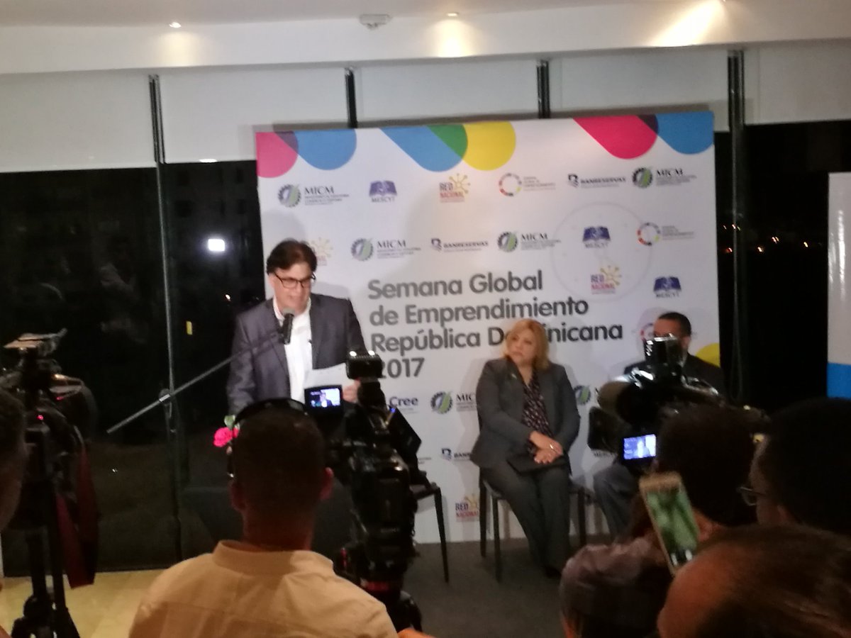 CIDEUNIBE's tweet photo. @EmprendoRD inicia acto apertura #GEWRD el @CIDEUNIBE @unibeenlinea apoyando nuestro ecosistema https://t.co/DP4LJCDmEe