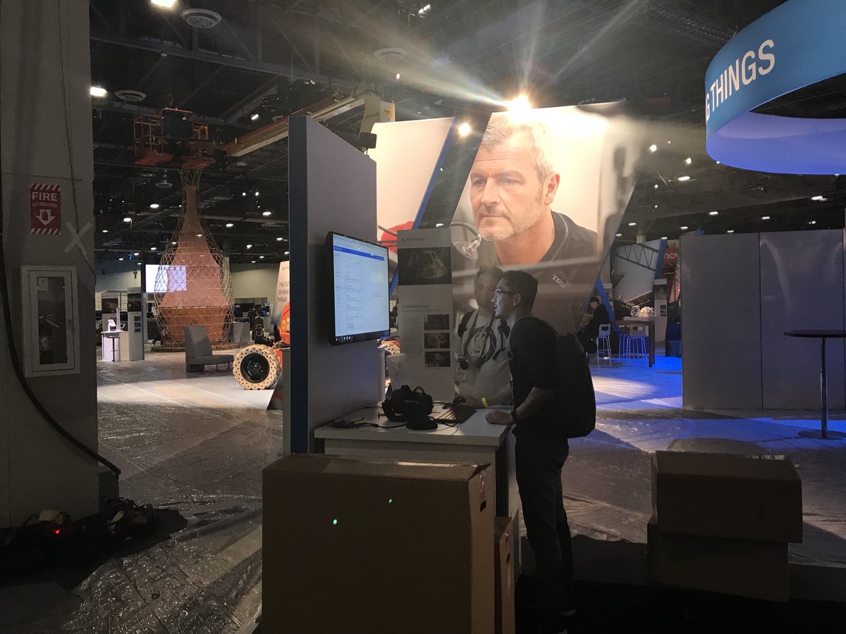 adtp1110's tweet photo. Getting setup for exhibit at AU! #AU2017 #lirovdc https://t.co/UEXFFfSPwz