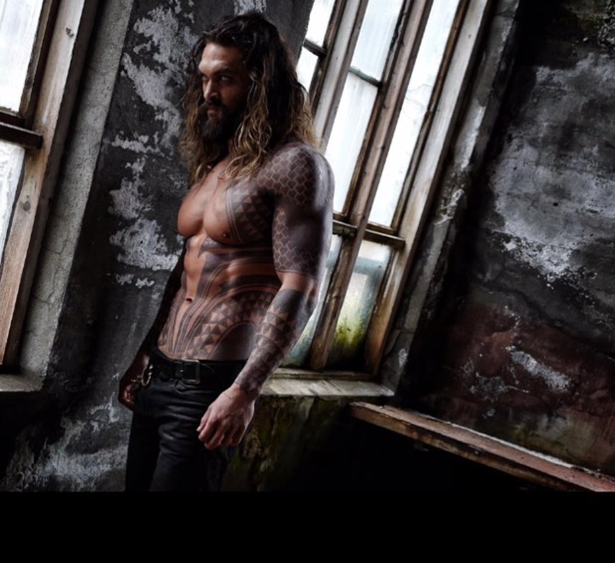Jason Momoa is body and hair goals.