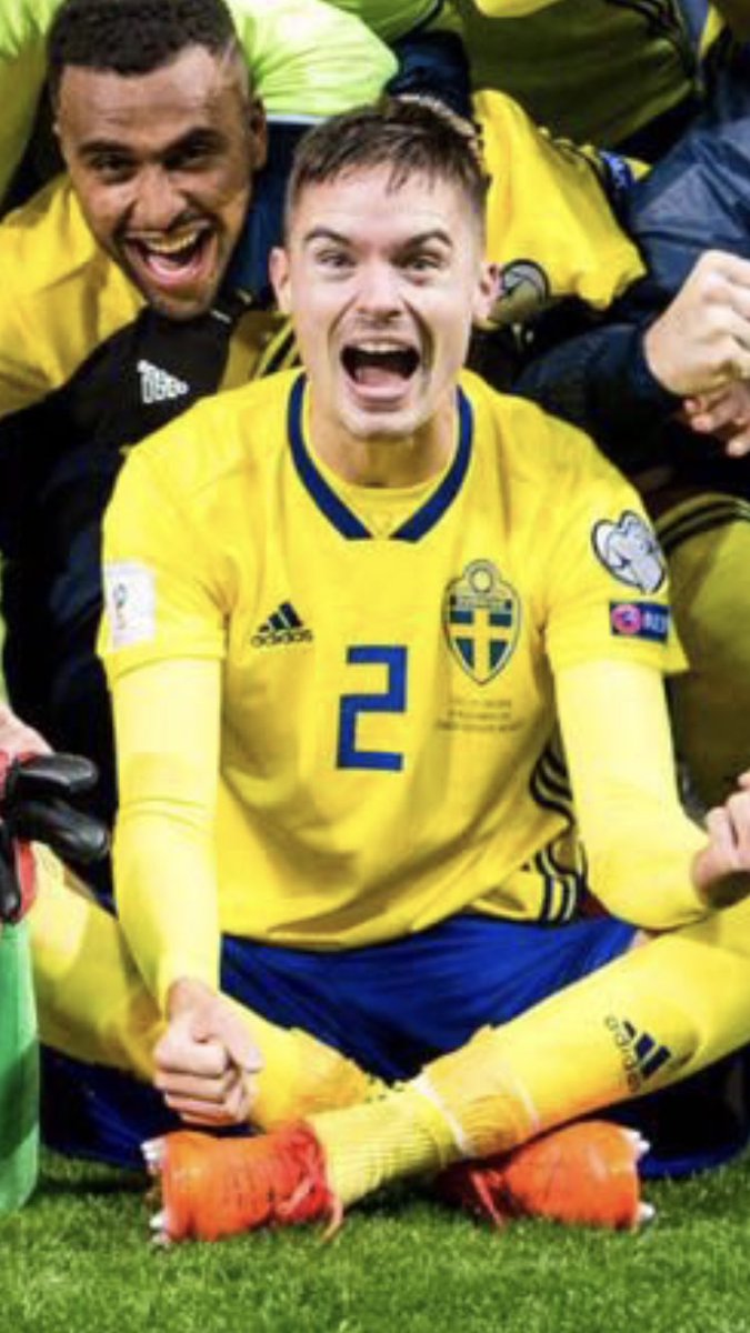 Fotbollsdamp's tweet photo. Den där dampungen ens föräldrar var emot att man hängde med som barn men är en äkta bror livet ut https://t.co/yQJunC6kRR