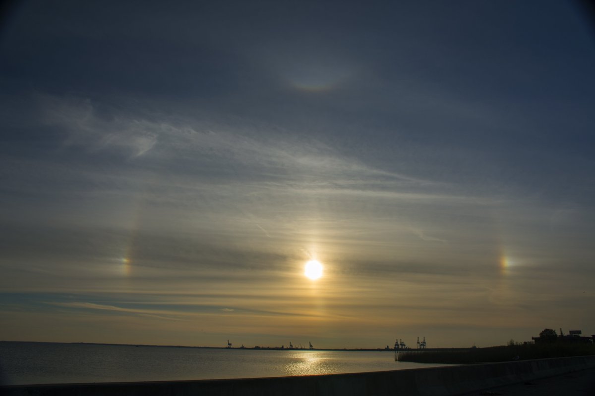 ChrisDunnCFI's tweet photo. #Sunset and sun dogs over Mobile Bay, Alabama Monday (11/13).  Taken by TIm Reid, WPMI-TV. @mynbc15 @WeatherNation @BianchiWeather @spann https://t.co/u6l81vhWny