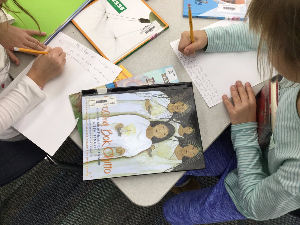 librarygrl2's tweet photo. 3rd grade students are learning about Native authors & illustrators. #wisnativenov17 https://t.co/EeU88XJKyN