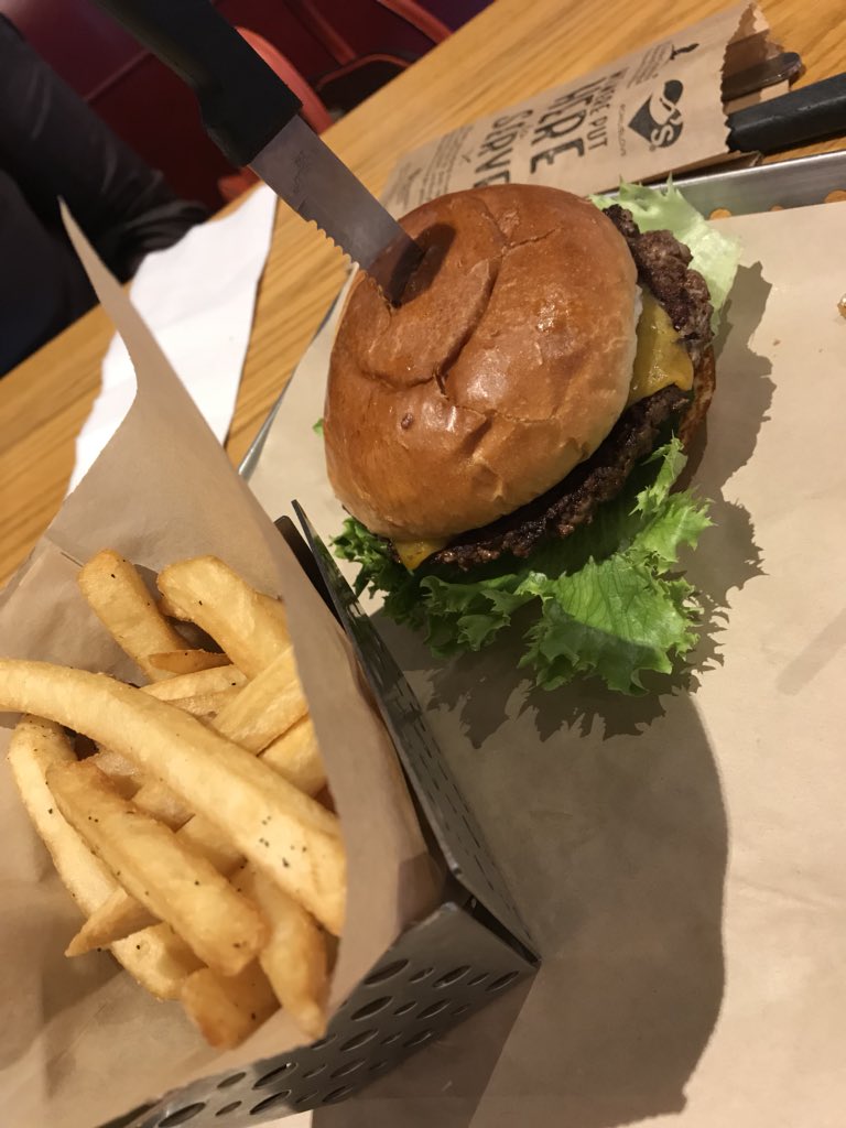artzychic's tweet photo. Great way to start a Monday. #chilis #plenti @AuttieLala https://t.co/3teadYMzwf