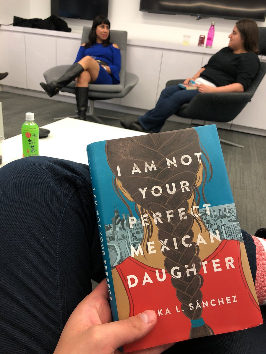 hellotonylee's tweet photo. Book club is literally the best at #mashreads. @ErikaLSanchez is here for her dope ass book! https://t.co/SOxpvPRPIS