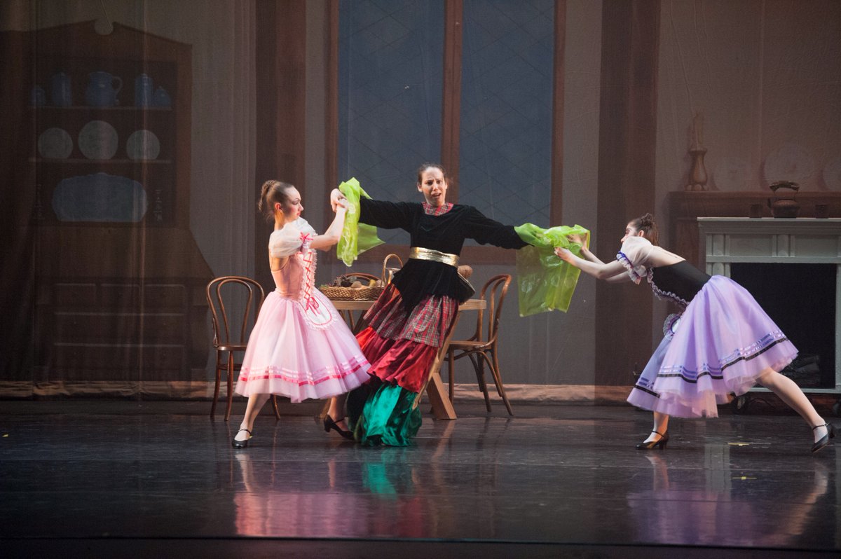 DancebyPDA's tweet photo. The evil stepsisters from #Cinderella could sure learn a thing or two about #WorldKindnessDay!
.
.
.
.
#ballet #evilstepsisters #evilstepmother #fairytale #fairytales #dance #balletlife #dancers #ballerinas #performancepic #rehearsalpic #behindthescenes #throwback https://t.co/uuw5G44jkV