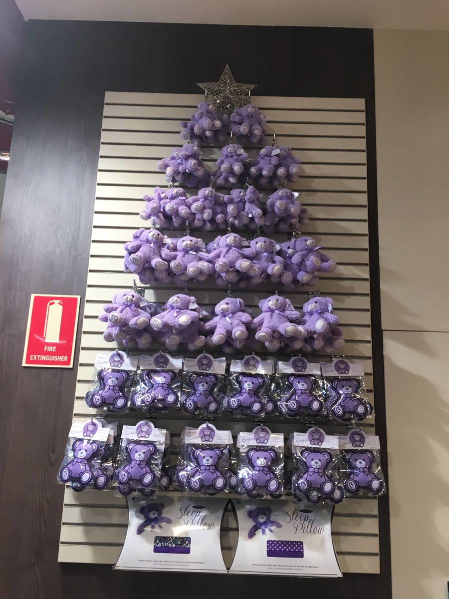 awpl_'s tweet photo. In our @hobart_airport stores, Team Leader Karen has caught #Christmas fever - applying her top-notch decorating skills to both #AustralianWay and #TasmaniaAndBeyond!

Drop by and check out the new displays on your next visit to Hobart - but beware, #ChristmasFever is catchy! https://t.co/jbrQspFepD