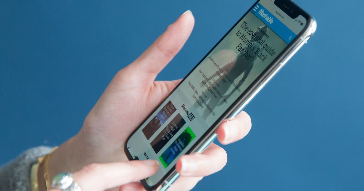 ShooinLLC's tweet photo. You'll have to relearn how to take a screenshot with the iPhone X . Here's how. https://t.co/iIydUhaKL7 https://t.co/HcRIxVgV7B