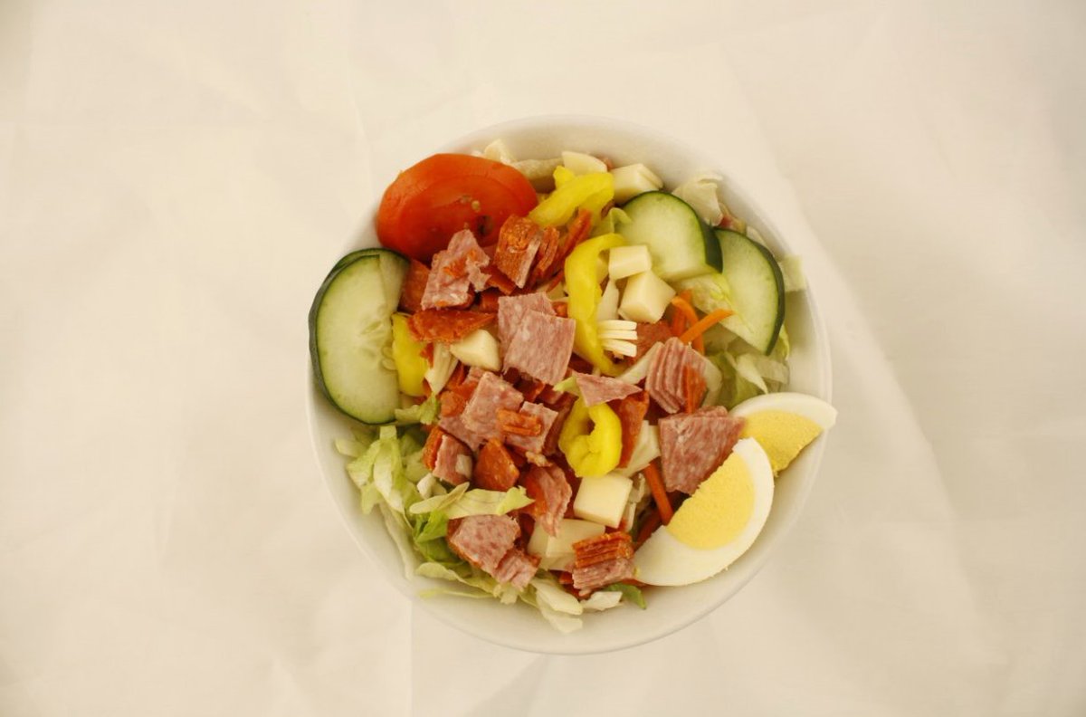 supersubbys's tweet image. If you’re trying to save up your calories for Thanksgiving, our salads will do the job. #startwithsubbys