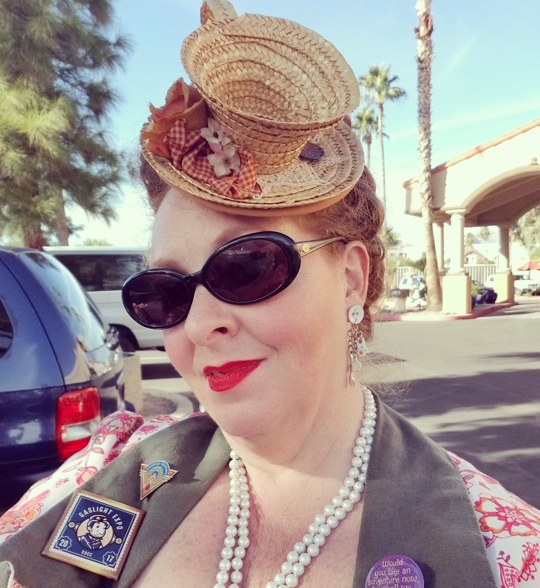 MadameAskew's tweet photo. It's always hard to say goodbye to any event at the end of the weekend. I am so pleased that I can say, "Au revoir, TusCon," instead.
Thank you for a brilliant year!
#tuscon44 #steampunkfashion #cosplay https://t.co/nTO87bcGt6
