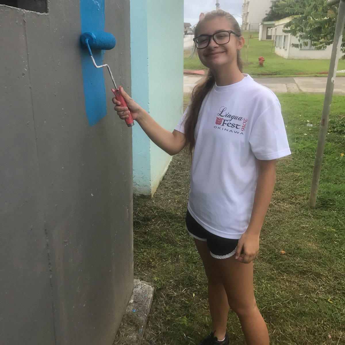 GuamHigh_SGA's tweet photo. #GuamHighGivesBack by painting bus stops in Sinajana. 🐾 #GHS https://t.co/J8iu11jAV4