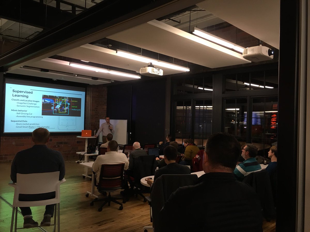 dsmwebgeeks's tweet photo. Machine learning with Dan Bergeland #dsmwebgeeks https://t.co/9numzZhb4O