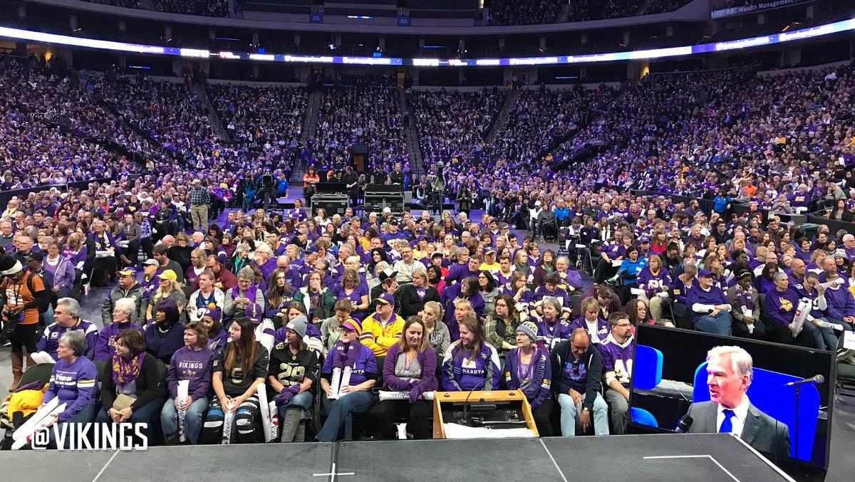 #Crew52 kicked off their @MNSuperBowl2018 prep yesterday ahead of February's big game.   📰: mnvkn.gs/H4uUjs https://t.co/Ekc7eCvupt