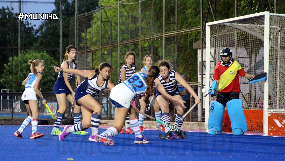 HockeyMUNIHD's tweet photo. #THMD2017 #02F11F #Ciudad7C 2 Vs #SanCarlos 1 en #CCBAHockey by #MUNIHD https://t.co/wjMyZVFChM