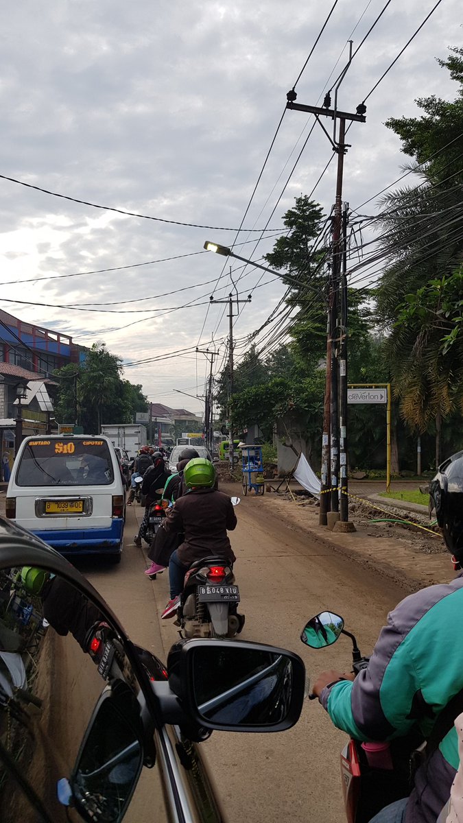 indrajap's tweet photo. 100 m per hour, speed in Jl WR Supratman Kp Utan Ciputat..Thanks to massive ditch revamp effort of Tangerang Selatan https://t.co/4i3j6VYdmP