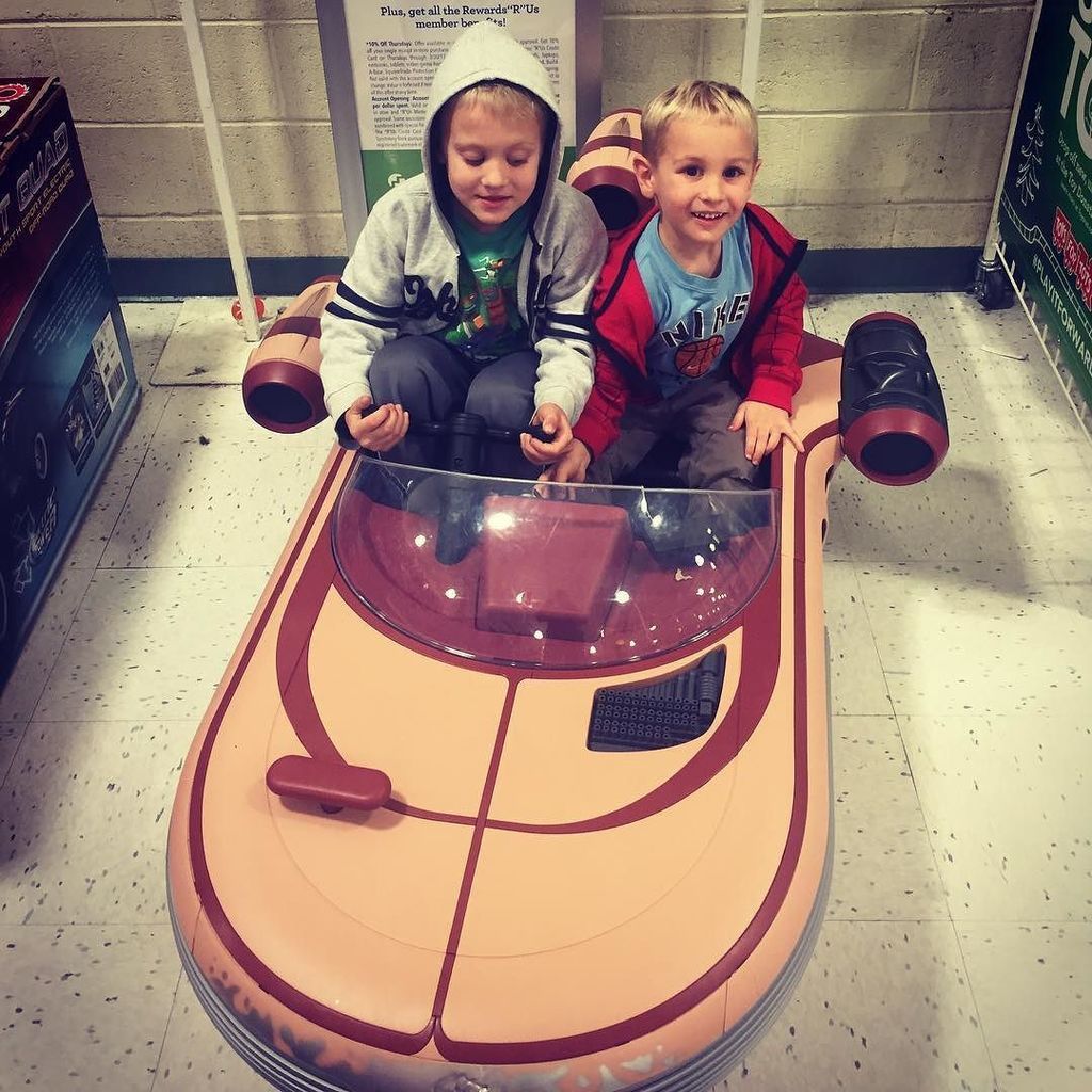 AndyGries's tweet photo. Going into town to pick up some power converters. #boysnightout https://t.co/sXuZ9LcUBj https://t.co/XwB6QWQDQ2