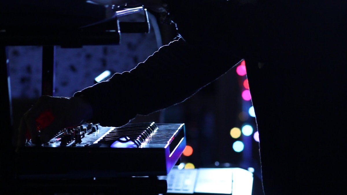 PunkDuck66's tweet photo. A last couple of tweets to peek at what I shot for @ArtBeatsCancer at @StollerHall: a fabulous event at a wonderful venue with truly inspirational musicians #liveMusic #experimental #minimalist #Manchester #cameraOp @CJ_Chaplin @launisch [1/2] https://t.co/5J3w7XrA9W