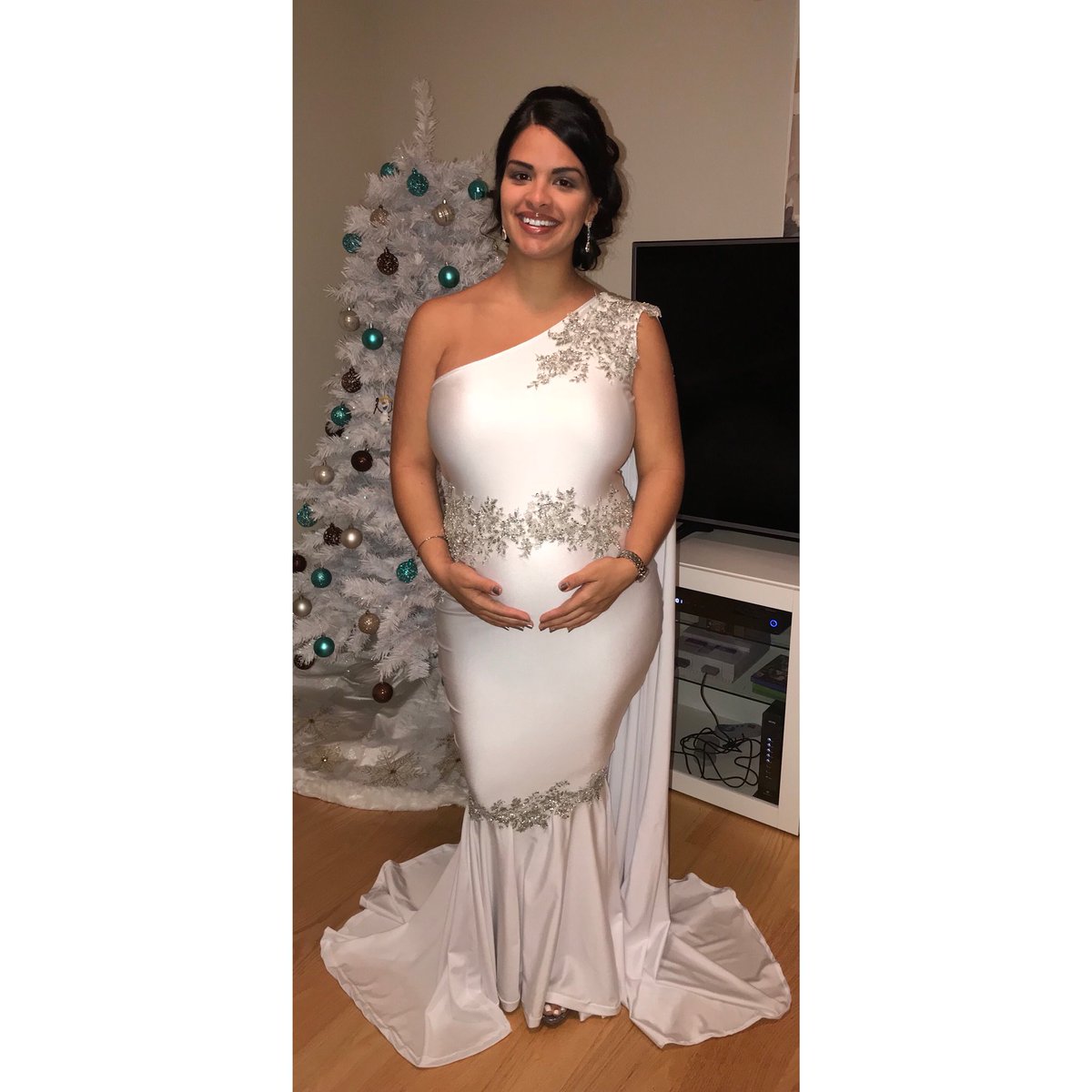 Yanneryy_'s tweet photo. Gabbys Babyshower ♥️ Dress by yours truly ✨ #yanneryburgos #white #silverlace #beadedlace #custom #custommade #designer #handmade https://t.co/OtE15ixOPa