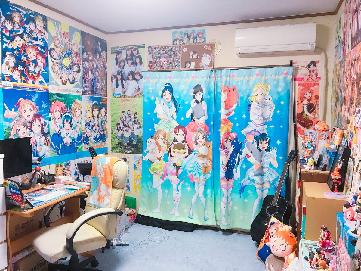 オタクのねずみ 理想に近くなってきたので こんな部屋でも引かないよって人rt 痛部屋 Lovelive ラブライブ ラブライブサンシャイン ラブライバー T Co Pvclp1y2jf Twitter
