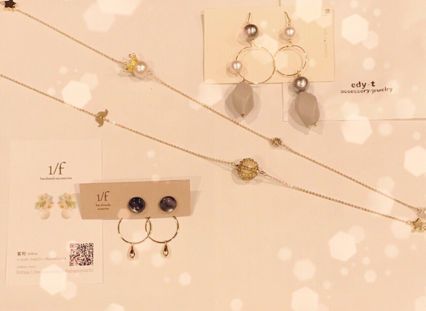 miraclemoon1105's tweet photo. @designfesta
#デザフェス戦利品 
①
右:ピアス×ネックレス
   【edy-t様】 @edyt2
左:ピアス
   【1/f様】 https://t.co/sDuXuAqzCV

素敵な方々のブースに挟まれて2日間過ごす事ができました幸せでした…♡ https://t.co/MVApmpZhdj