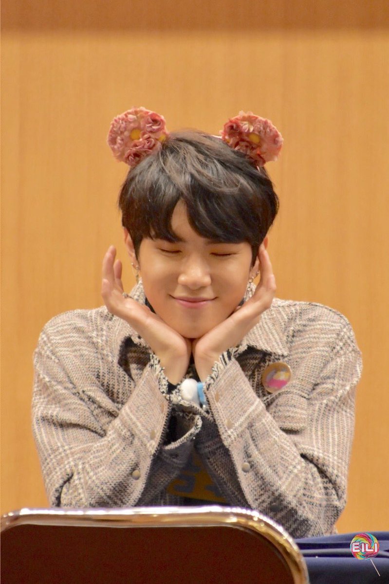 tini_787's tweet photo. 171110 JBJ 당산 팬싸
#JBJ #김동한 #팬사인회

💐🌷🏵🌸 https://t.co/6ITTu8XRzt