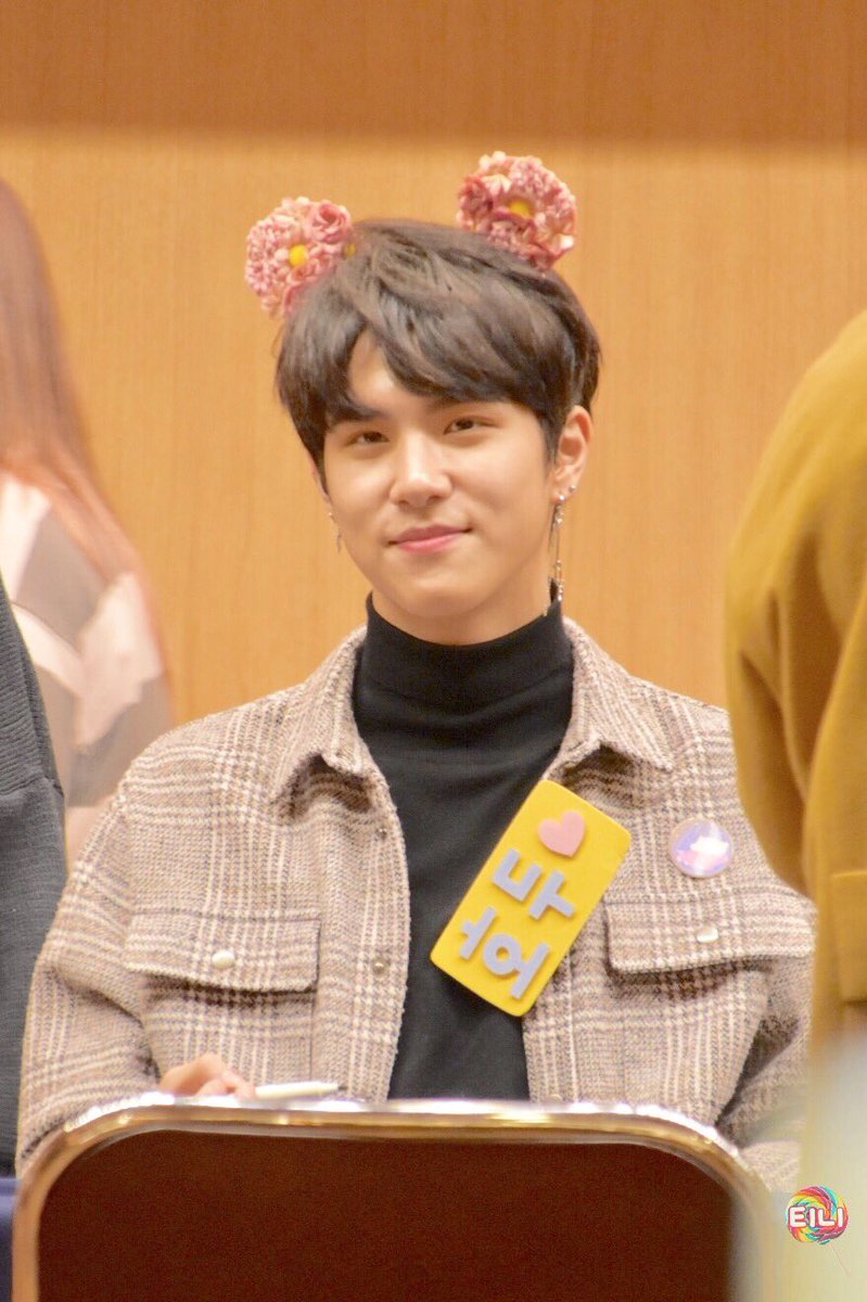 tini_787's tweet photo. 171110 JBJ 당산 팬싸
#JBJ #김동한 #팬사인회

💐🌷🏵🌸 https://t.co/6ITTu8XRzt