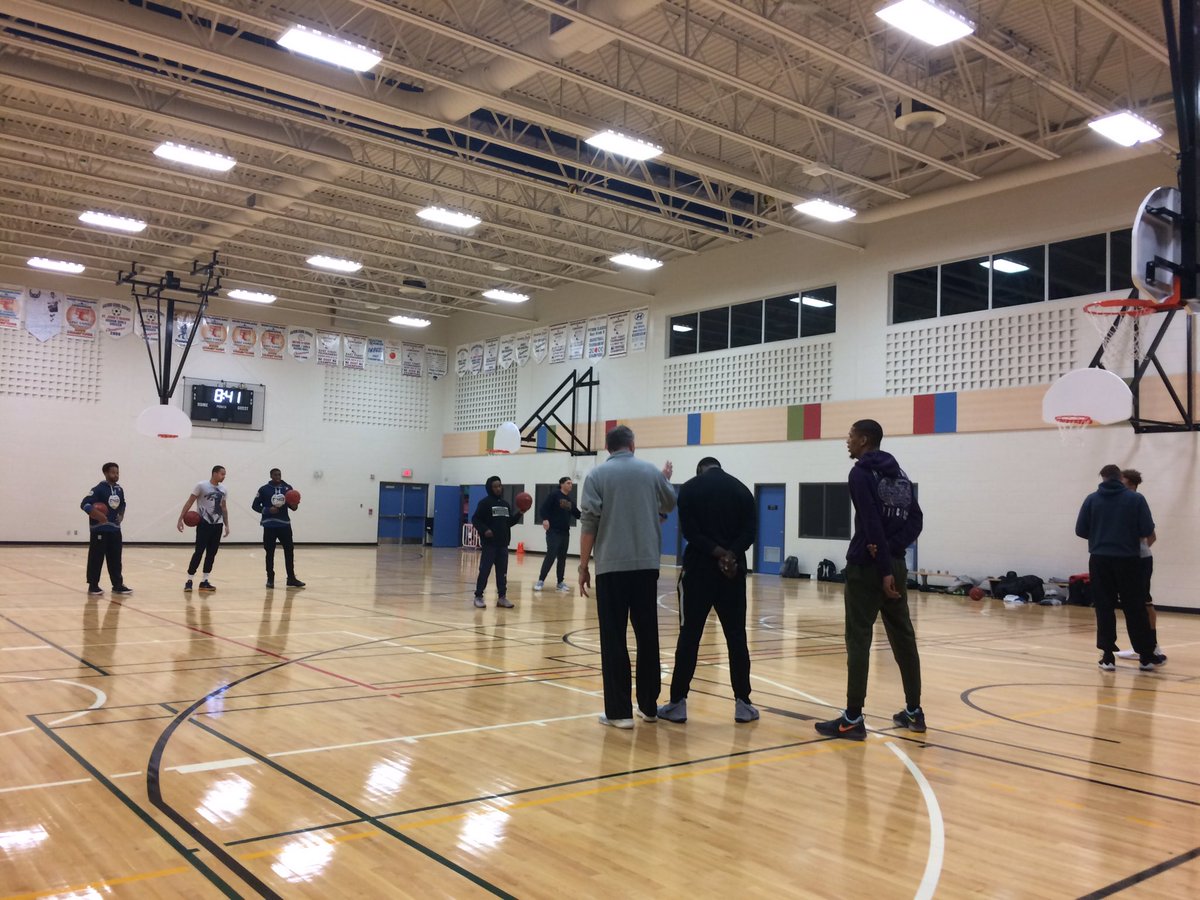SPJH_PE's tweet photo. Our Pythons Grade 7 and 9 Boys Basketball Teams had an exciting surprise following their practice tonight: @stjohnsedge came to practice in our Pythons Gymnasium and our boys stayed to watch! Thanks SJ Edge👊 #RoleModels https://t.co/xwIy8J7P4Y