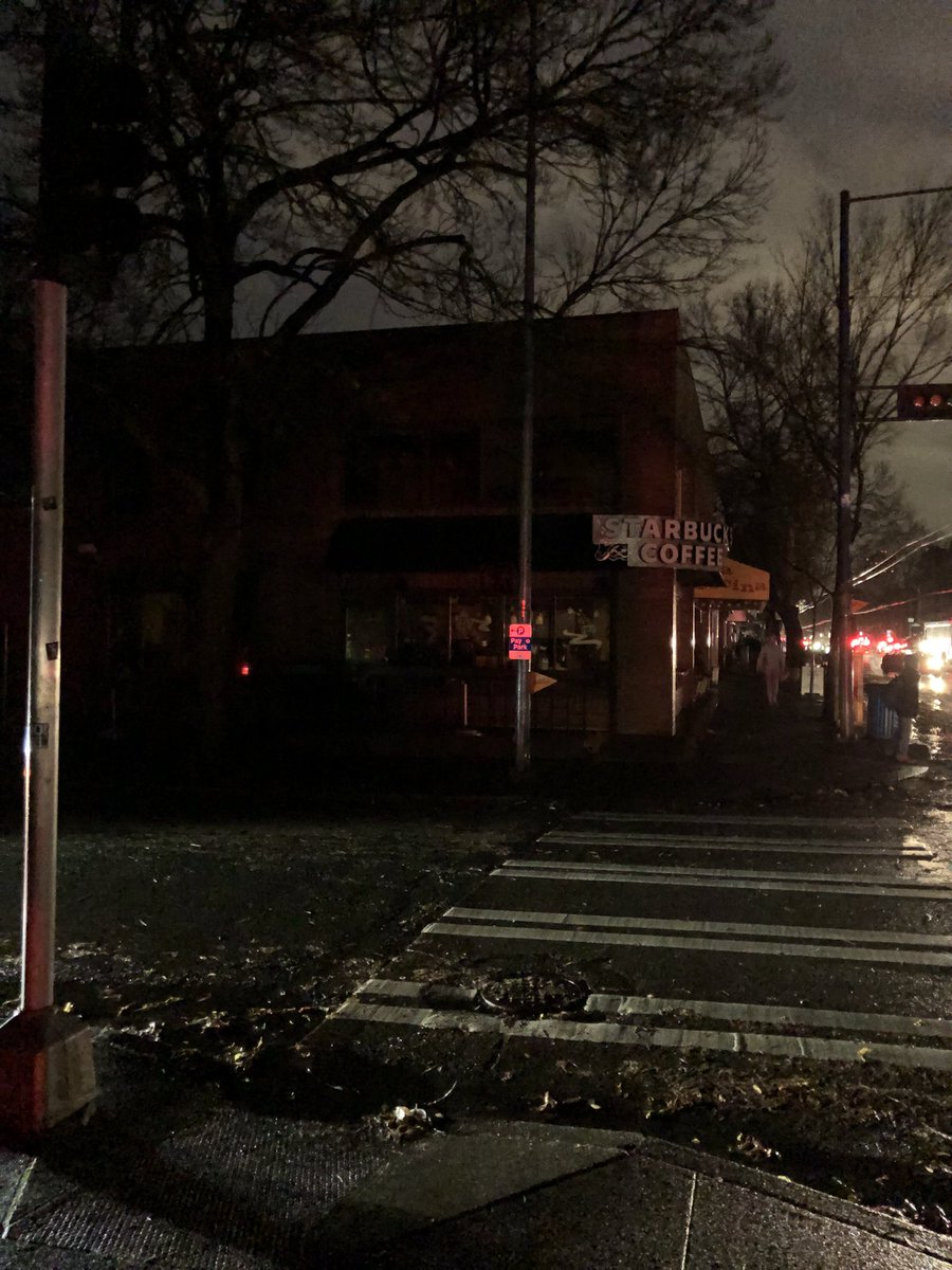 James Shields On Twitter Complete Power Outage In Capitol Hill Seattle Busy Streets Totally Blacked Out Traffic Lights Not Working No Stores Open Absolutely Surreal Https T Co Ywsiskwfin