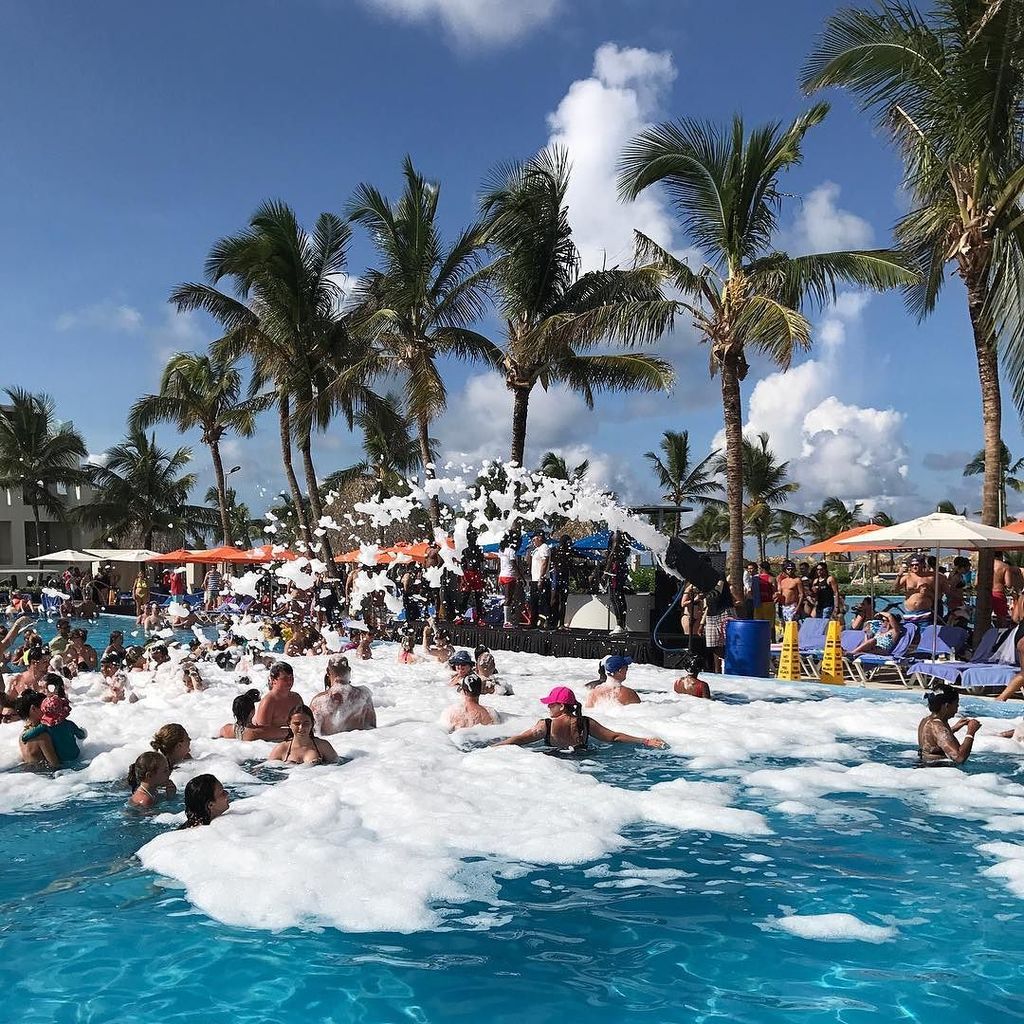600global's tweet photo. When in #PuntaCana ... #foamparty πππ«#600global https://t.co/f5pEc2ZguQ https://t.co/vNtyaQZadU