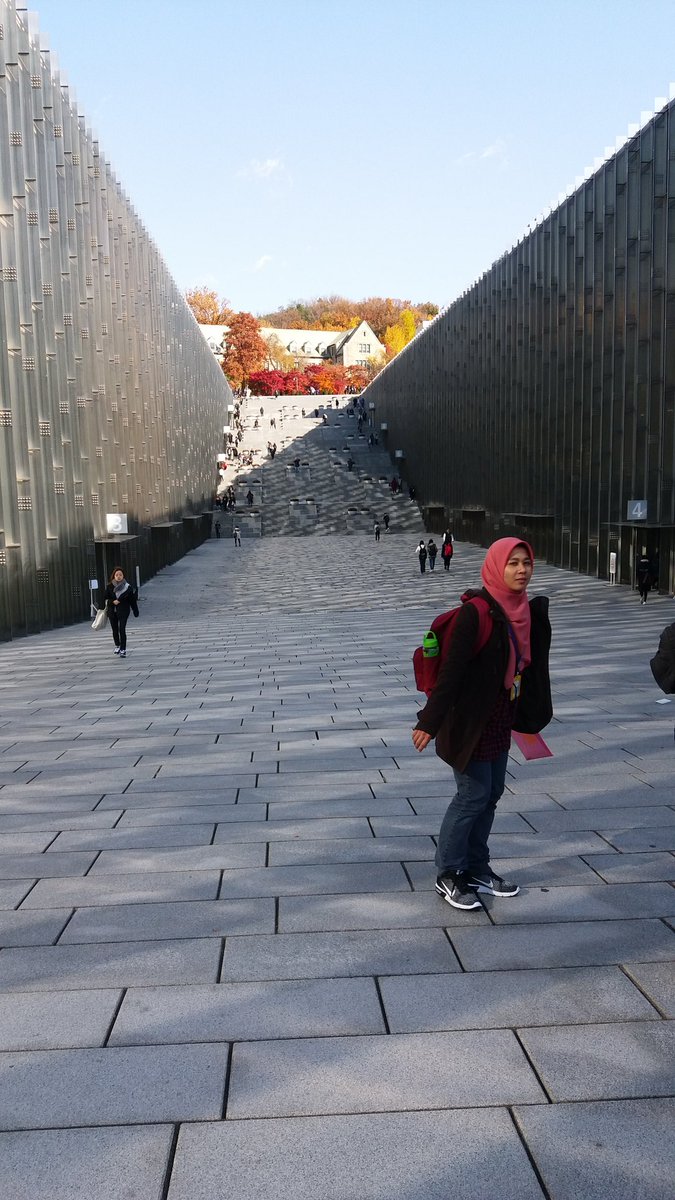 Daliakudo's tweet photo. This is awesome. Lectures building behind those glass wall. #amazinggg https://t.co/UQCvhQpOif