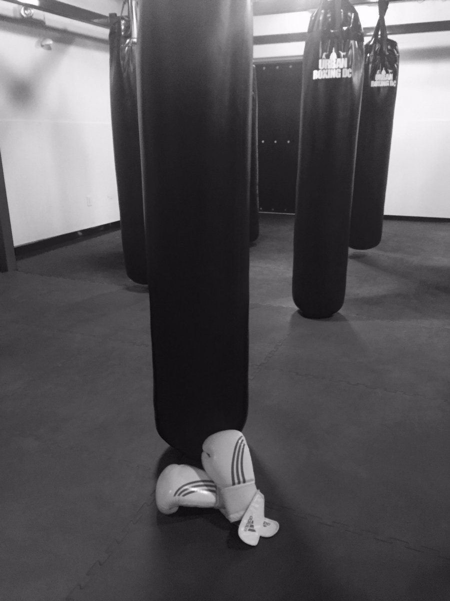 202_claudia_'s tweet photo. The best way to end the day. 🥊🥊#boom #kickboxing #UrbanBoxingDC #Washington https://t.co/Hl1TBXqi8C