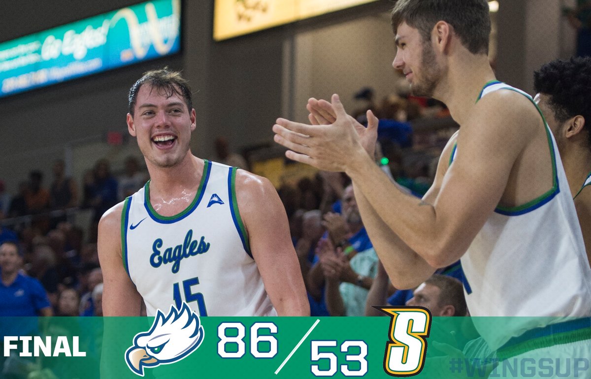 FGCU_MBB's tweet photo. 2⃣-0⃣ to start the year 💪
Coach Dooley's 1⃣5⃣0⃣ career win ✅
Extend the nation's 2nd-longest road winning streak to 1⃣0⃣ ✅
#DunkCity #ASUNMBB https://t.co/km63xTguPs