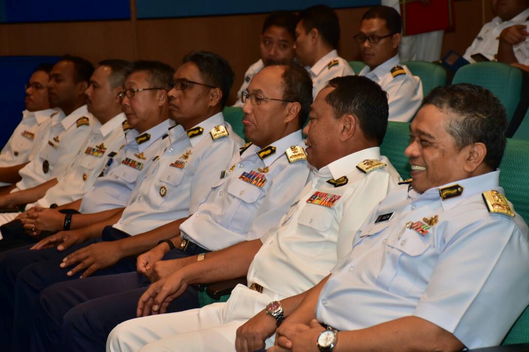 Buat julung kalinya Eks Maritime Search &amp; Rescue #SAR &amp; Anti Sea Robbery #TLDM #APMM 
<a href="/tldm_rasmi/">Royal Malaysian Navy</a> <a href="/mykamarul/">Kamarul</a> <a href="/roslan1531/">VAdm Roslan Ramli</a> <a href="/PustakmarTLDM/">PUSTAKMAR TLDM</a> @pusmastldm 
#kesiapsiagaan
#keselamatanmaritim
#nadinegaraku
#satria
#NavyPeople